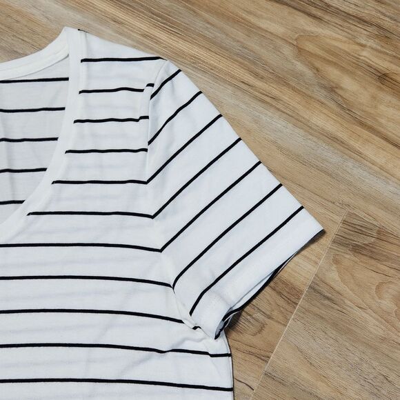 🩵A New Day White & Black Striped Rayon Short Sleeve Top Small - Picture 6 of 9